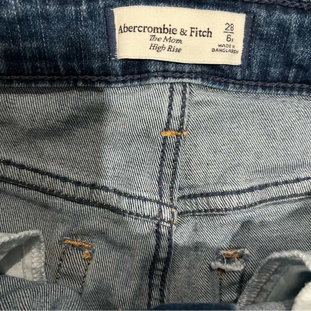 ABERCROMBIE & FITCH Jeans Women’s 6 Blue The Mom High Rise Distressed LIKE NEW